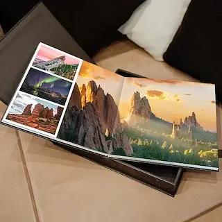 Otvorena foto knjiga sa fotografijama